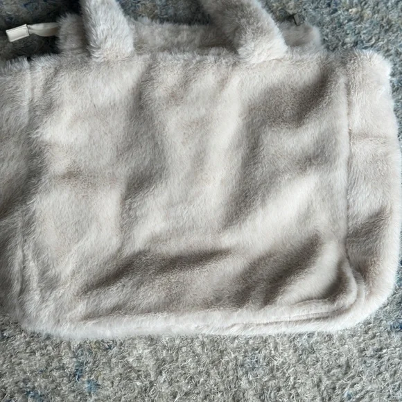 Victoria's Secret cream Tote Bag Plush Cozy Design - Picture 3 of 8